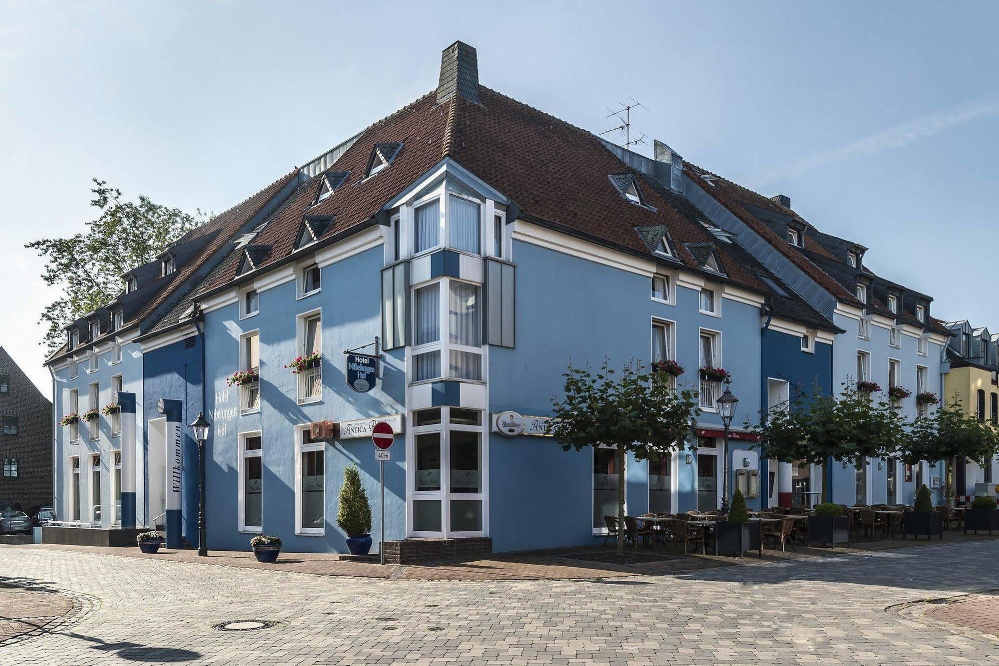Nibelungen Hof 3*